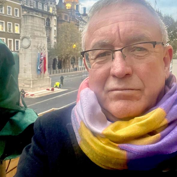 Adam Gordon headshot