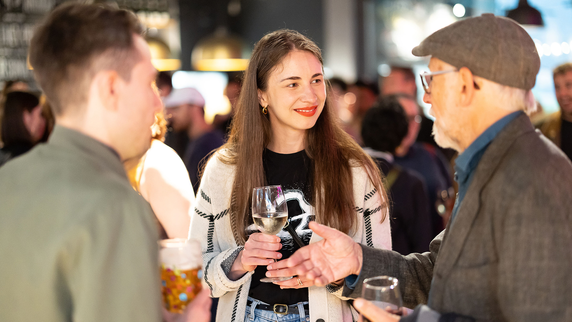 Alumni chatting over drinks